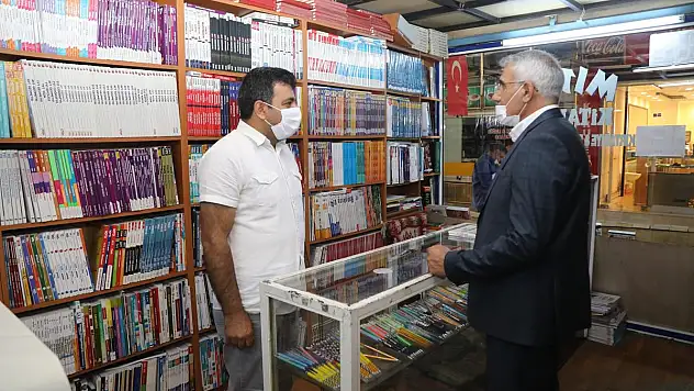 BAŞKAN GÜDER SAHAFLAR ÇARŞISI'NI GEZDİ