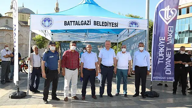 BAŞKAN GÜDER, TDV'YE KURBAN BAĞIŞINDA BULUNDU