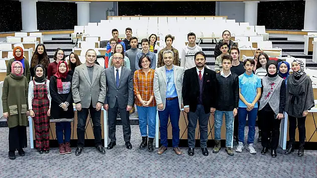 BAŞKAN KAVUŞ, GELECEĞİN LİDERLERİNİ AĞIRLADI