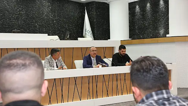 BAŞKAN KAVUŞ ÜNİVERSİTE ÖĞRENCİLERİYLE BULUŞTU