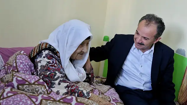 Başkan Kılınç, 102 Yaşındaki Fatma Teyzenin Hayır Duasını Aldı