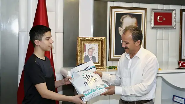 Başkan Kılınç, LGS Şampiyonlarını Ödüllendirdi