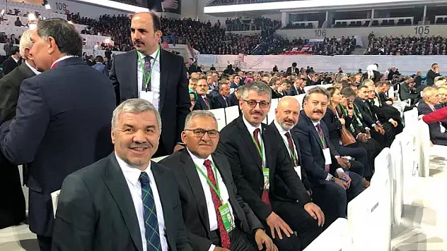 Başkan  Memduh Büyükıklıç, AK Parti'nin seçim manifestosu toplantısında