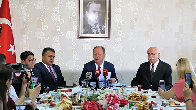 BAŞKAN OPRUKÇU ÖNEMLİ AÇIKLAMALARDA BULUNDU