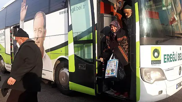 Başkan Oprukçu onkoloji hastalarına el uzatıyor