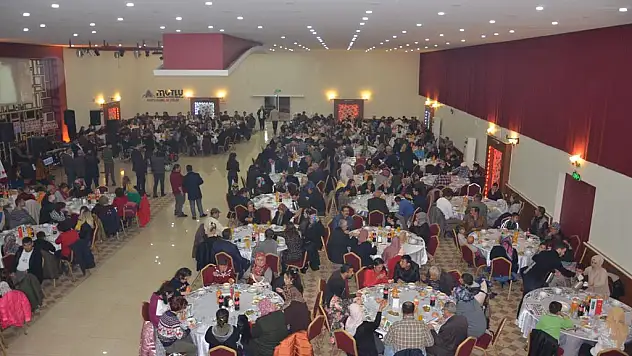 Başkan Oprukçu özel hemşerileriyle kucaklaştı