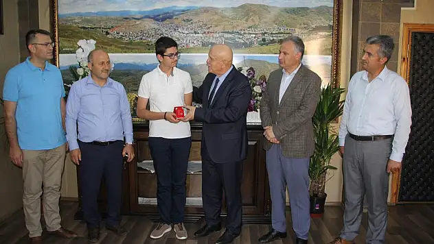 Başkan Pekmezci Türkiye Birincisini Ödüllendirildi