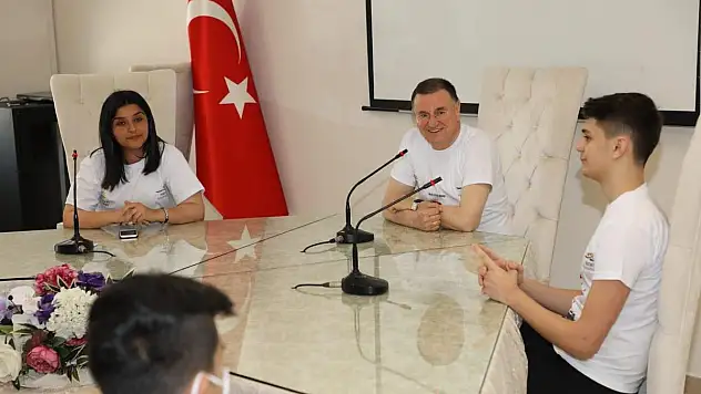 BAŞKAN SAVAŞ GENÇLERLE