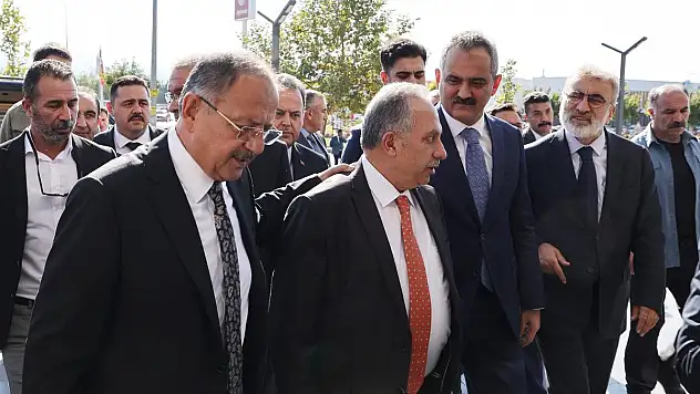 BAŞKAN YALÇIN, BAKAN ÖZER'E EĞİTİM YATIRIMLARINI  ANLATTI