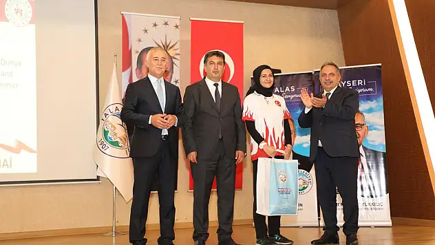 Başkan Yalçın, Başarılı Sporcuları Ödüllendirdi