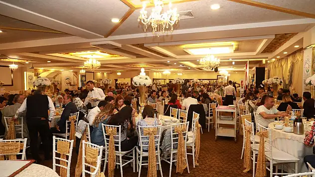 BAŞKAN YALÇIN'DAN GAZETECİLERE VE AİLELERİNE İFTAR