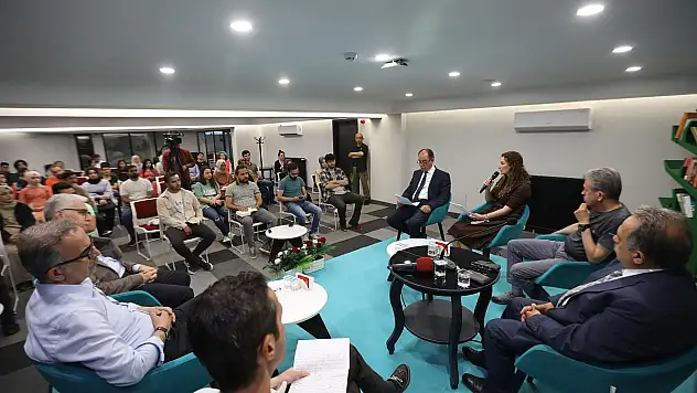 BAŞKAN YALÇIN, GENÇLERLE 'YAPAY ZEKA'YI KONUŞTU
