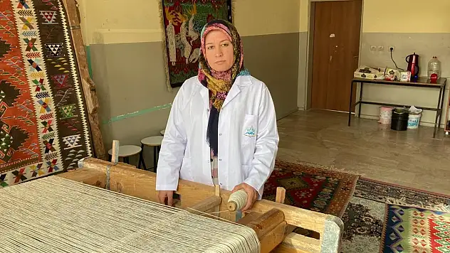 Başkan Alkış, 'Kilim Dokuma Sanatçısı' oldu