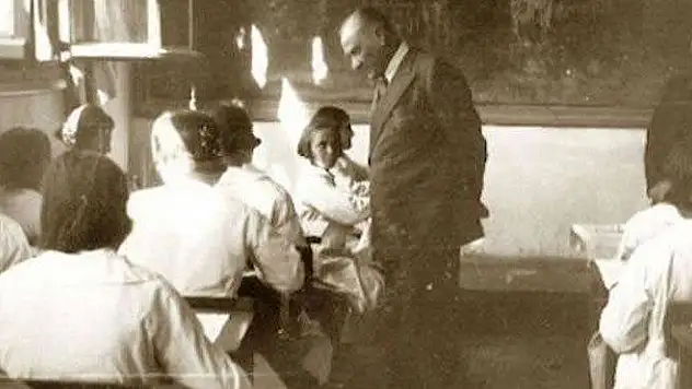 Başöğretmen 'Mustafa Kemal Atatürk'
