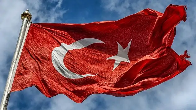 Bayrağa saldırı soruşturmasında 14 gözaltı