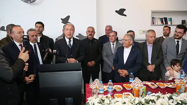 BAYRAM SEVİNCİNİ VATANDAŞLARLA YAŞADI