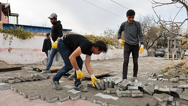 BEĞENDİK BÖLGESİ'NE 40 BİN METREKARE KİLİTLİ PARKE YOL