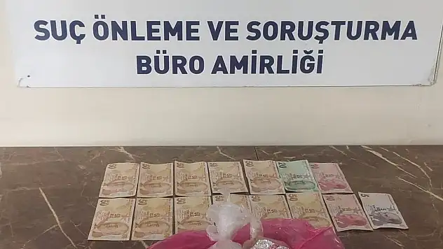 Bekçilerin şüphelendiği kişiden uyuşturucu çıktı