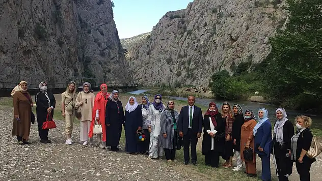 BELEDİYE BAŞKANI EŞLERİ ORTAKÖY'Ü GEZDİ