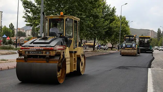 BELSİN'DE  ASFALTLAMA YAPILDI