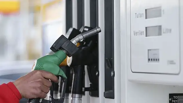 Benzin fiyatına 2,64 TL indirim geldi