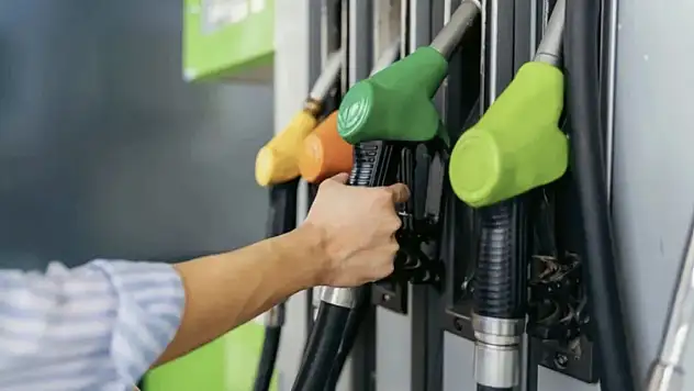 Benzine indirim ardından zam yapıldı
