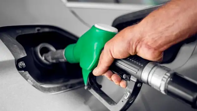Benzine indirim beklentisi