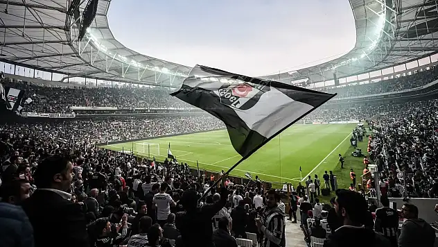 Beşiktaş, St. Patrick's Karşısında Tur için sahada
