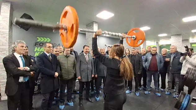 Beypazarı'nda yeni spor merkezi açıldı