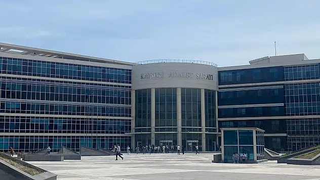 Bıçak çeken sanık hapis cezası aldı