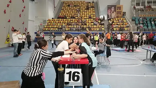 Bilek güreşinde Kayseri'ye 16 madalya geldi