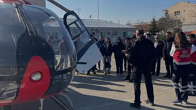 Bilişim akademisi öğrencileri helikopteri inceledi