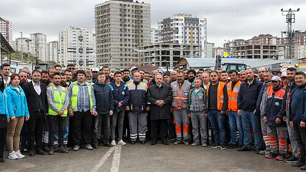 'BİR AĞAÇ DALIYLA, BUDAĞIYLA'