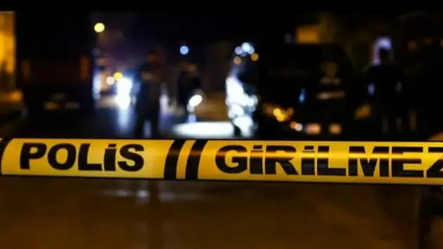 Bir genç bıçaklanarak öldürüldü