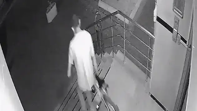 Bisiklet hırsızı kameralara yakalandı