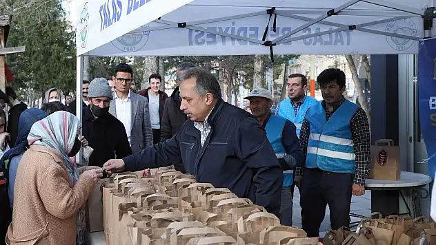 BİZ PİŞİRELİM SİZ ULAŞTIRIN' GÖNÜLLERE GİRDİ