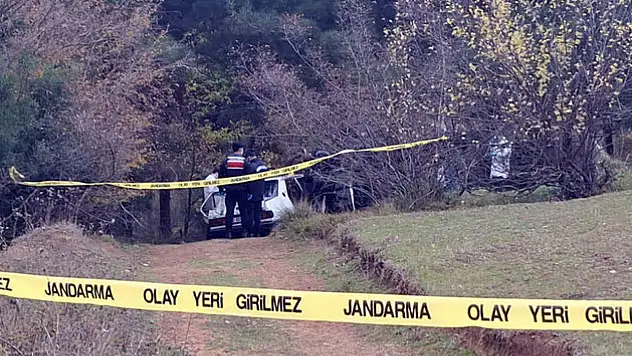 Boşanmış çift araçta ölü bulundu