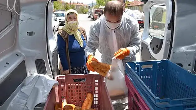 Bünyan da ekmek dağıtımı