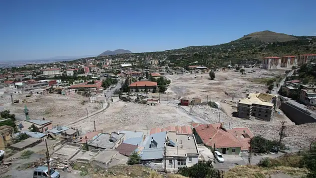 BÜYÜK DÖNÜŞÜM'DE YENİ KONUTLAR İÇİN YIKIM TAMAMLANDI