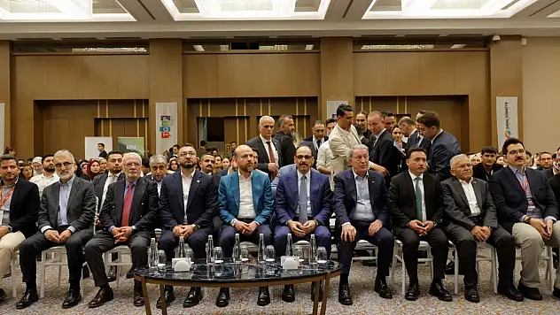 Büyükkılıç 12. Genç Türkiye Forumu'nda Gençlerle Buluştu