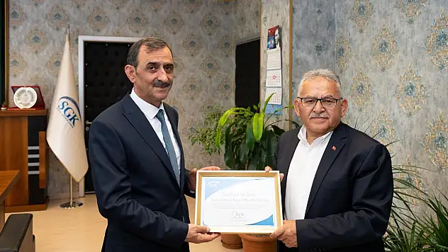 BÜYÜKKILIÇ'A SGK'DAN TEŞEKKÜR PLAKETİ