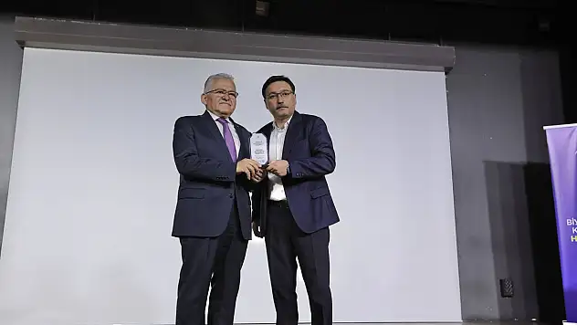 Büyükkılıç, gençlere tavsiyelerde bulundu