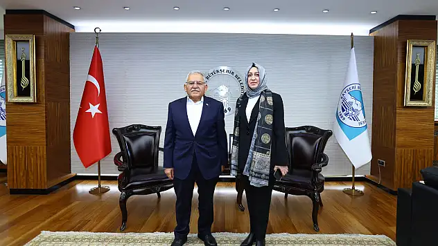 Büyükkılıç, Hacılar'ın ilk kadın ilçe başkanını kabul etti