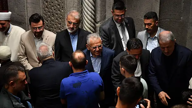 Büyükkılıç, Hunat Camii'nde Bayram namazı kıldı