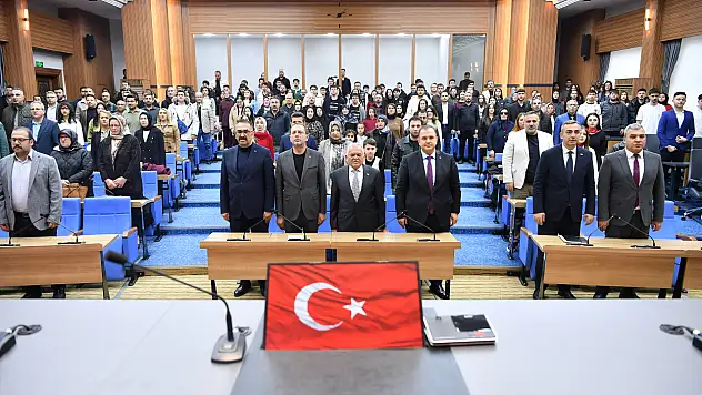 Büyükkılıç, İstiklal Marşı Yarışması Ödüllerini Takdim Etti