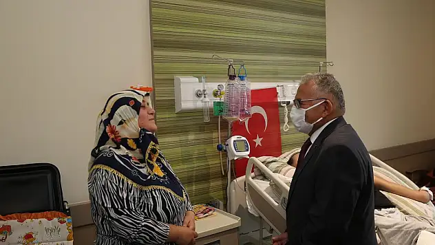 BÜYÜKKILIÇ KAHRAMAN GAZİYİ HASTANEDE ZİYARET ETTİ