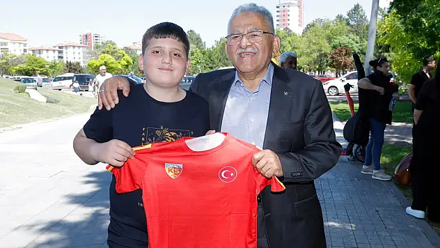 Büyükkılıç Minik Sanatçıların Mezuniyet Sevincine Ortak Oldu