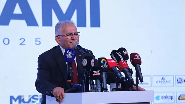 Büyükkılıç, sevgi evleri çocuklarıyla iftar yaptı