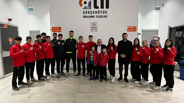 Büyükkılıç'tan sporculara altın tebrik