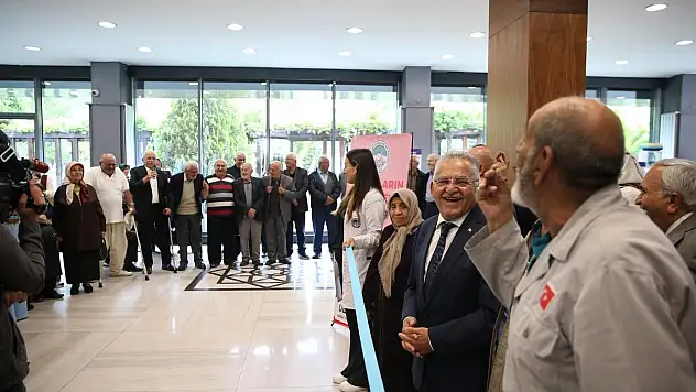 BÜYÜKKILIÇ'TAN ULU ÇINARLAR İLE ŞİİRLİ, ŞARKILI 'SERGİ' AÇILIŞI